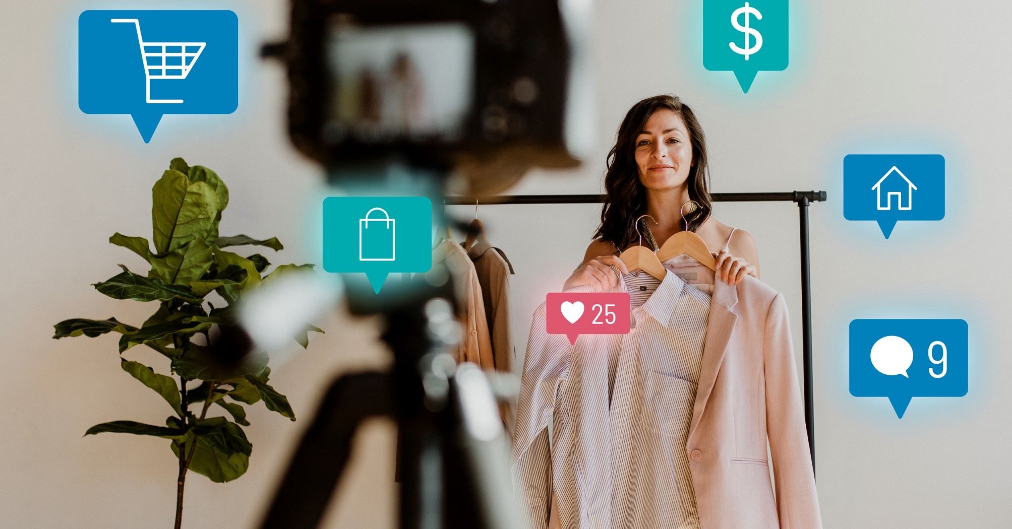 Influencer woman live streaming online shopping | MONEY 6x