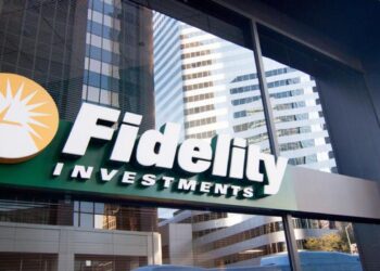 Storefront with a large sign above it displaying "Fidelity Investments" with their logo. Reflective glass windows show the reflections of surrounding modern office buildings and the sky. The Fidelity logo, known for its expertise in Exchange-Traded Funds, is a white abstract design within a yellow circle. | MONEY6X