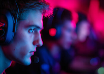 Side Hustle to Side Bets: How Esports Streamers Turn Micro-Income Into a Disciplined Online Casino Bankroll